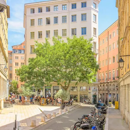Caractere Et A De Lyon